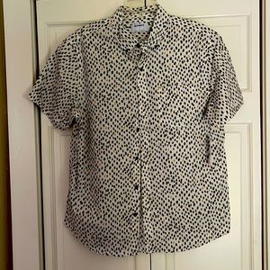 Men’s Old Navy button up short sleeve shirt.